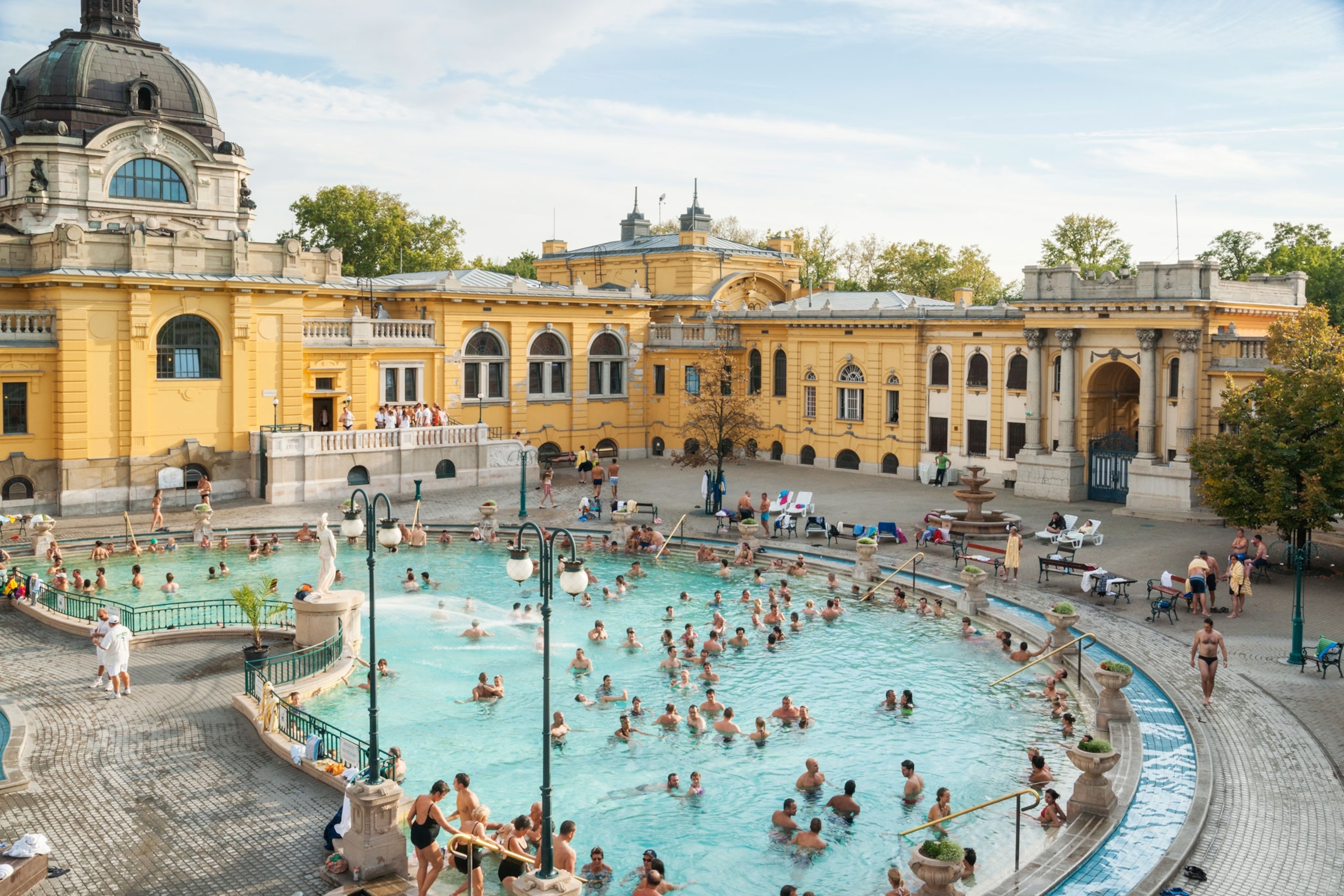 Image for Exploring Budapest: A Travel Guide to Hungary's Vibrant Capital